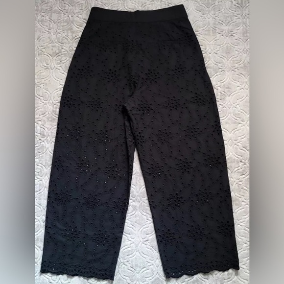 Zara cropped eyelet pants - Picture 3 of 3